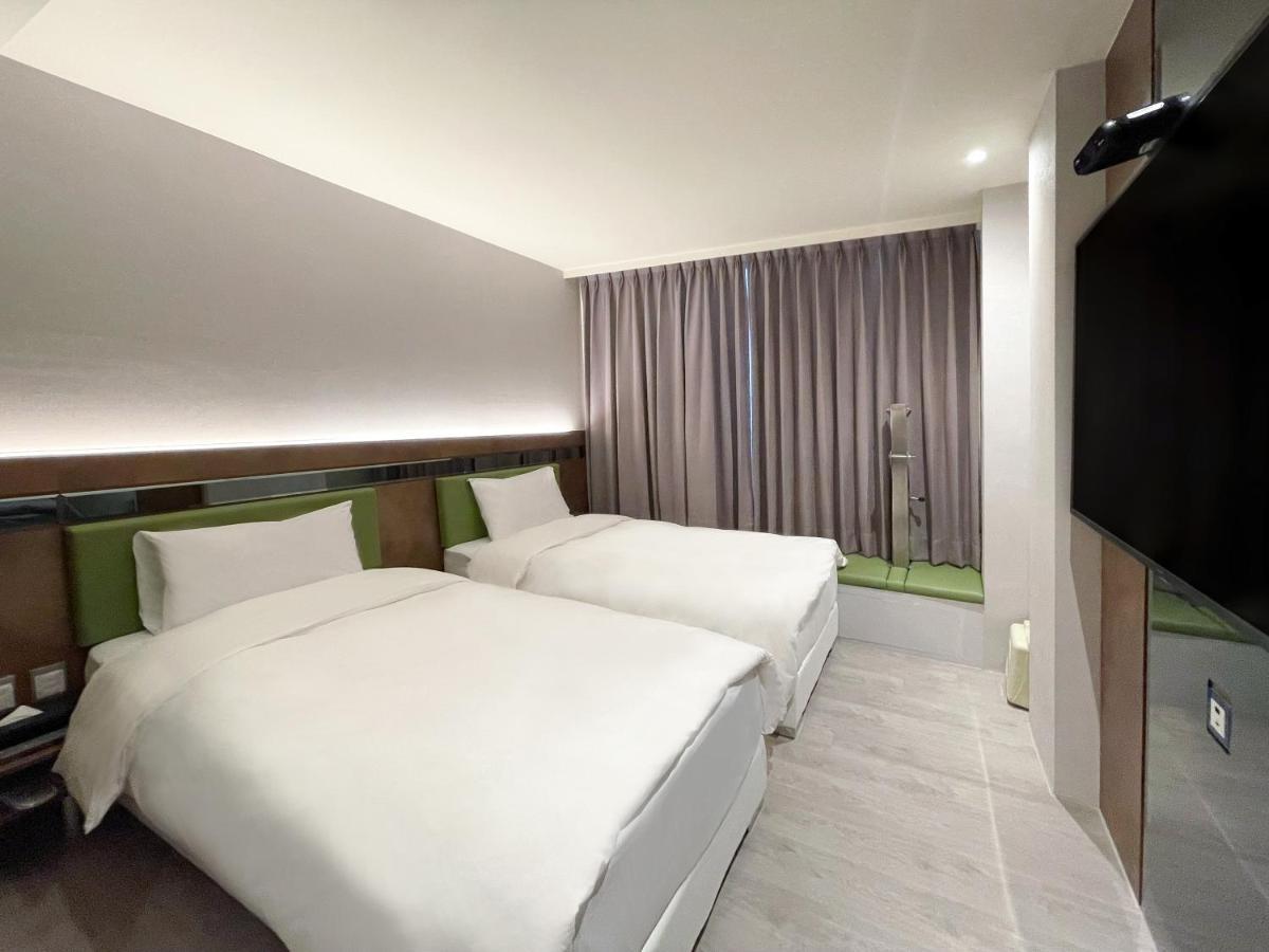 Check Inn Taichung Qinghai Екстер'єр фото